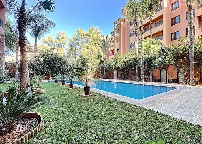Sarah I 92 M I Piscine I Quartier Hivernage